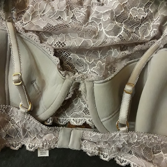 Victoria's Secret Very Sexy Lace Push Up Bra - Picture 3 of 3